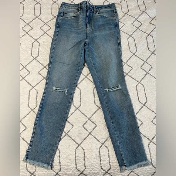 NWT Women’s We The Free distressed jeans-31 - Picture 1 of 3